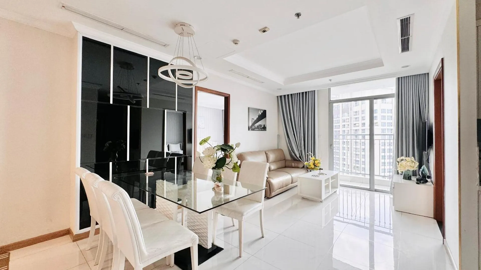 Vinhomes Central Park Minhminh Apartment - Can Ho Dich Vu Landmark Cho Thue Ho Chi Minh City